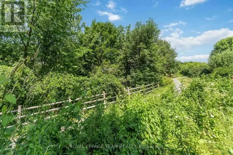 16 Cohen Avenue Ottawa ON K2L 4E9