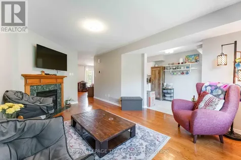 16 Cohen Avenue Ottawa ON K2L 4E9