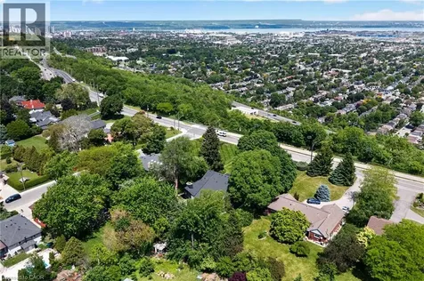 274 Mountain Brow Boulevard Hamilton ON L8T 1A6