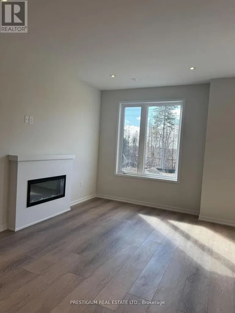 1446 19 Th Avenue Richmond Hill ON L3R 0G4