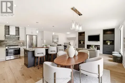 2234 Kilbride Street Burlington ON L7P 0J4