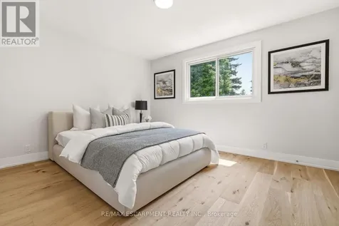 2234 Kilbride Street Burlington ON L7P 0J4
