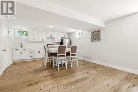 2234 Kilbride Street Burlington ON L7P 0J4