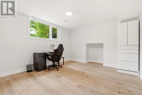 2234 Kilbride Street Burlington ON L7P 0J4