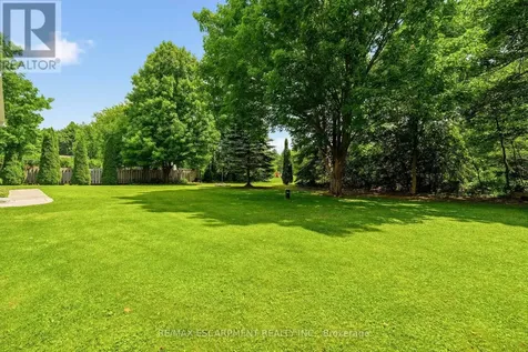 2234 Kilbride Street Burlington ON L7P 0J4