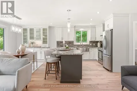2234 Kilbride Street Burlington ON L7P 0J4