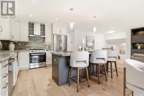 2234 Kilbride Street Burlington ON L7P 0J4