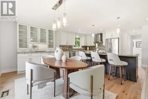 2234 Kilbride Street Burlington ON L7P 0J4