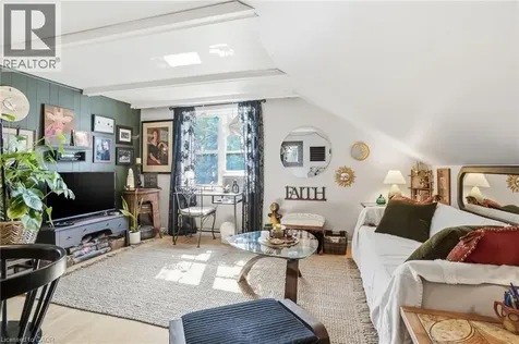 19 Victoria Street Paris ON N3L 1A8