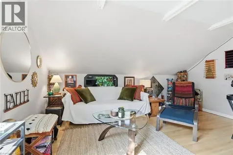 19 Victoria Street Paris ON N3L 1A8
