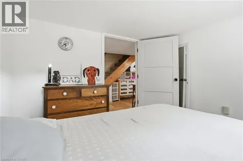 19 Victoria Street Paris ON N3L 1A8