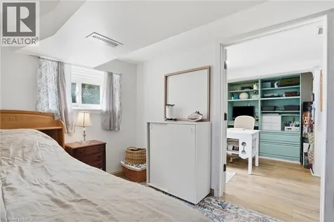 19 Victoria Street Paris ON N3L 1A8