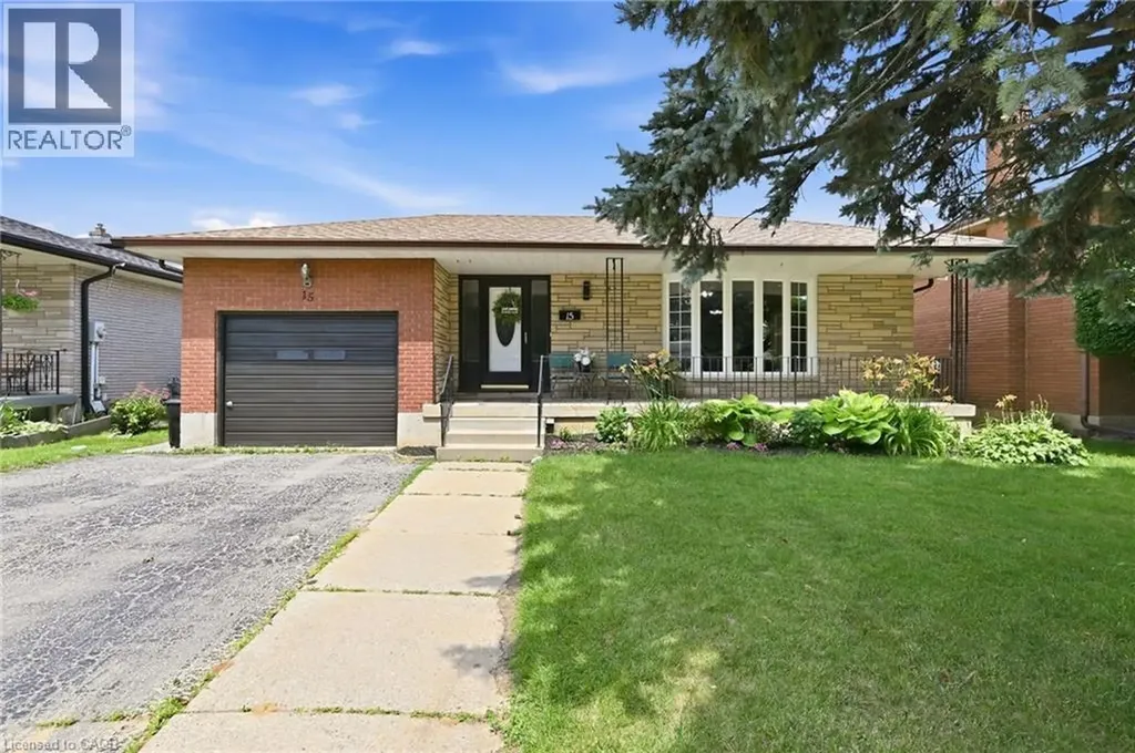 15 Edgar Drive Brantford ON N3R 6X7