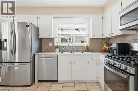 15 Edgar Drive Brantford ON N3R 6X7