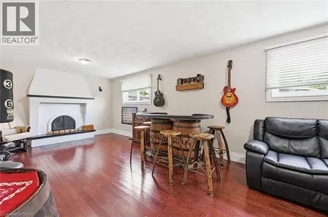 15 Edgar Drive Brantford ON N3R 6X7