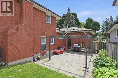 15 Edgar Drive Brantford ON N3R 6X7
