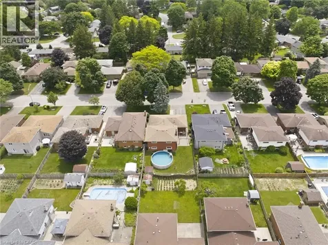 15 Edgar Drive Brantford ON N3R 6X7