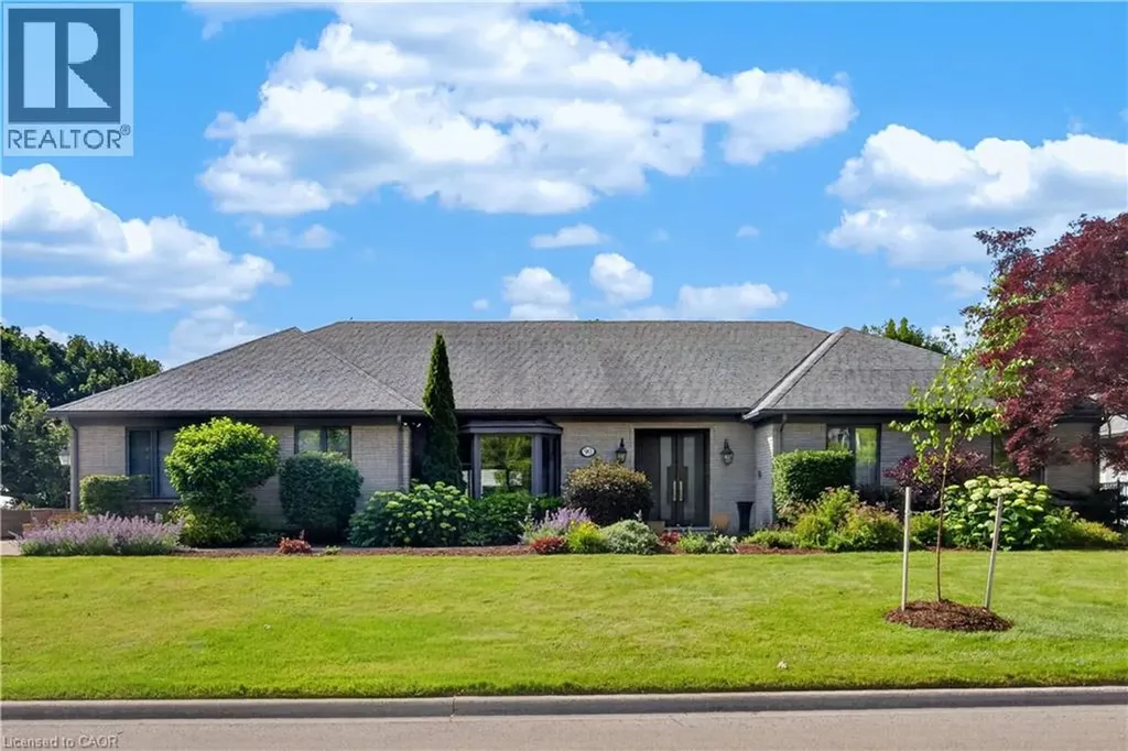 90 Oaklands Park Court Burlington ON L7T 4G9