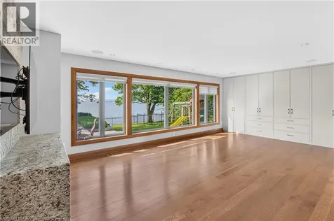 90 Oaklands Park Court Burlington ON L7T 4G9