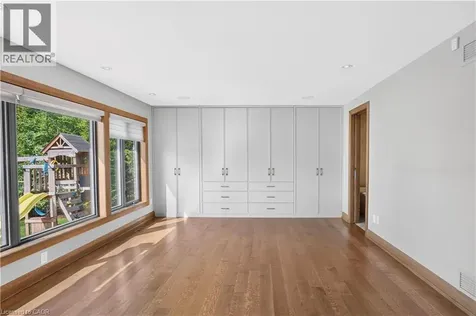 90 Oaklands Park Court Burlington ON L7T 4G9
