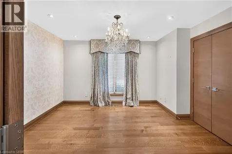 90 Oaklands Park Court Burlington ON L7T 4G9