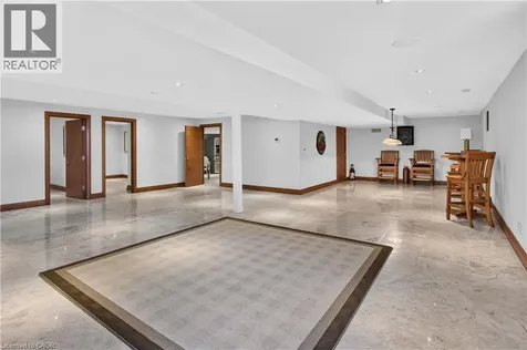 90 Oaklands Park Court Burlington ON L7T 4G9
