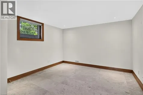 90 Oaklands Park Court Burlington ON L7T 4G9