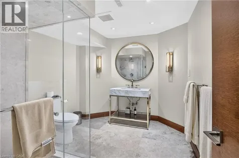 90 Oaklands Park Court Burlington ON L7T 4G9