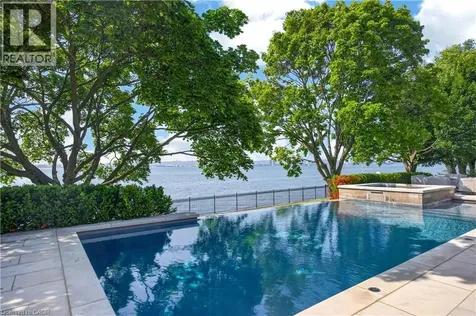 90 Oaklands Park Court Burlington ON L7T 4G9