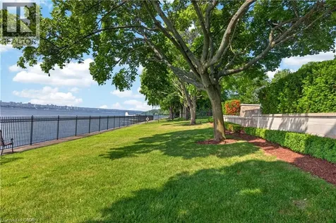 90 Oaklands Park Court Burlington ON L7T 4G9