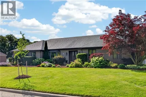 90 Oaklands Park Court Burlington ON L7T 4G9