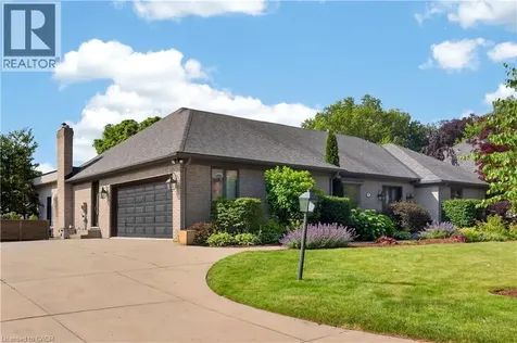 90 Oaklands Park Court Burlington ON L7T 4G9