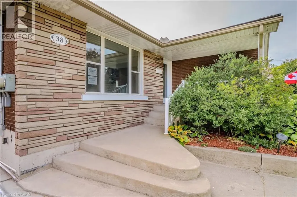 38 Endfield Avenue Hamilton ON L8T 2L4