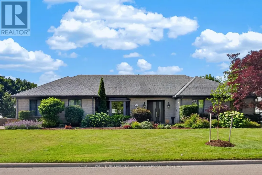 90 Oaklands Park Court Burlington (bayview) ON L7T 4G9