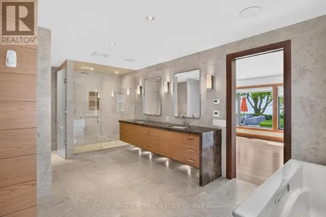 90 Oaklands Park Court Burlington (bayview) ON L7T 4G9
