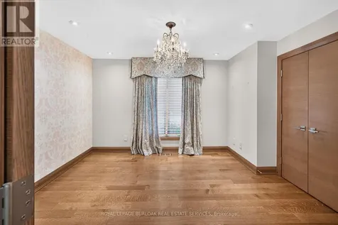 90 Oaklands Park Court Burlington (bayview) ON L7T 4G9