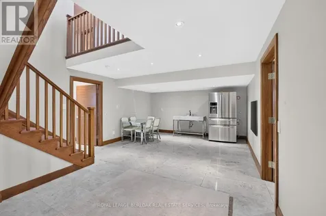 90 Oaklands Park Court Burlington (bayview) ON L7T 4G9