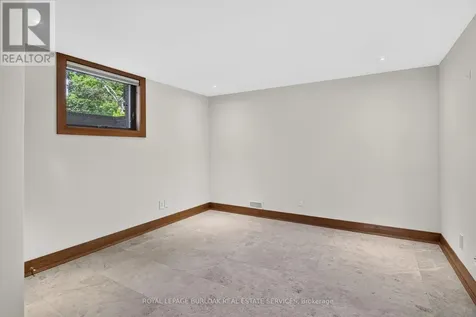 90 Oaklands Park Court Burlington (bayview) ON L7T 4G9