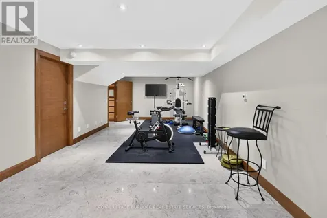 90 Oaklands Park Court Burlington (bayview) ON L7T 4G9
