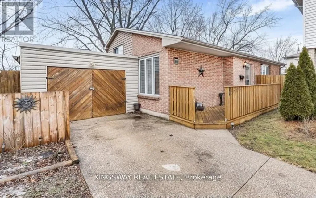 8315 East Moor Court Windsor ON N8S 4M7