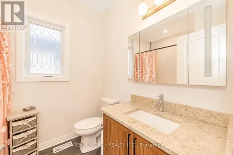 323 Lysander Place Ottawa ON K1K 3X8