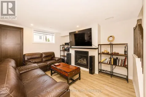 323 Lysander Place Ottawa ON K1K 3X8