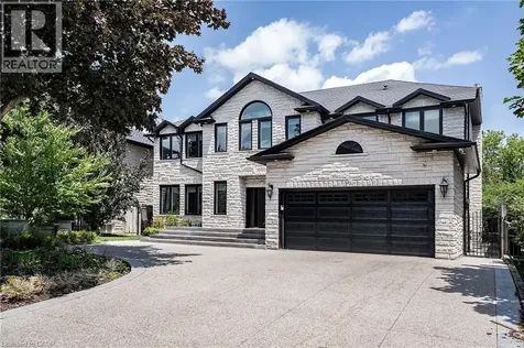 27 Elodia Court Hamilton ON L9C 7R2