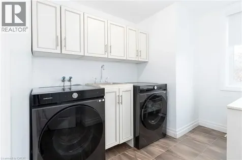 27 Elodia Court Hamilton ON L9C 7R2