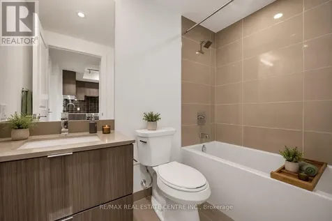 395 Bloor Street East Toronto (north St. James Town) ON M4W 0B4