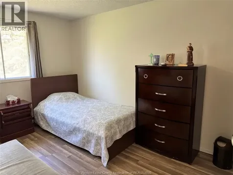 3093 Meadowbrook Lane Windsor ON N8T 3C5