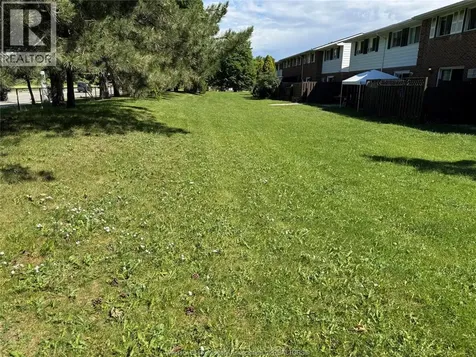3093 Meadowbrook Lane Windsor ON N8T 3C5