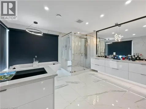 19 Zavarella Court Paris ON N3L 4H3