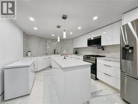 19 Zavarella Court Paris ON N3L 4H3