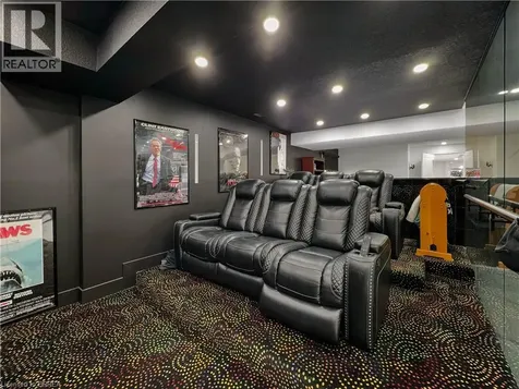 19 Zavarella Court Paris ON N3L 4H3